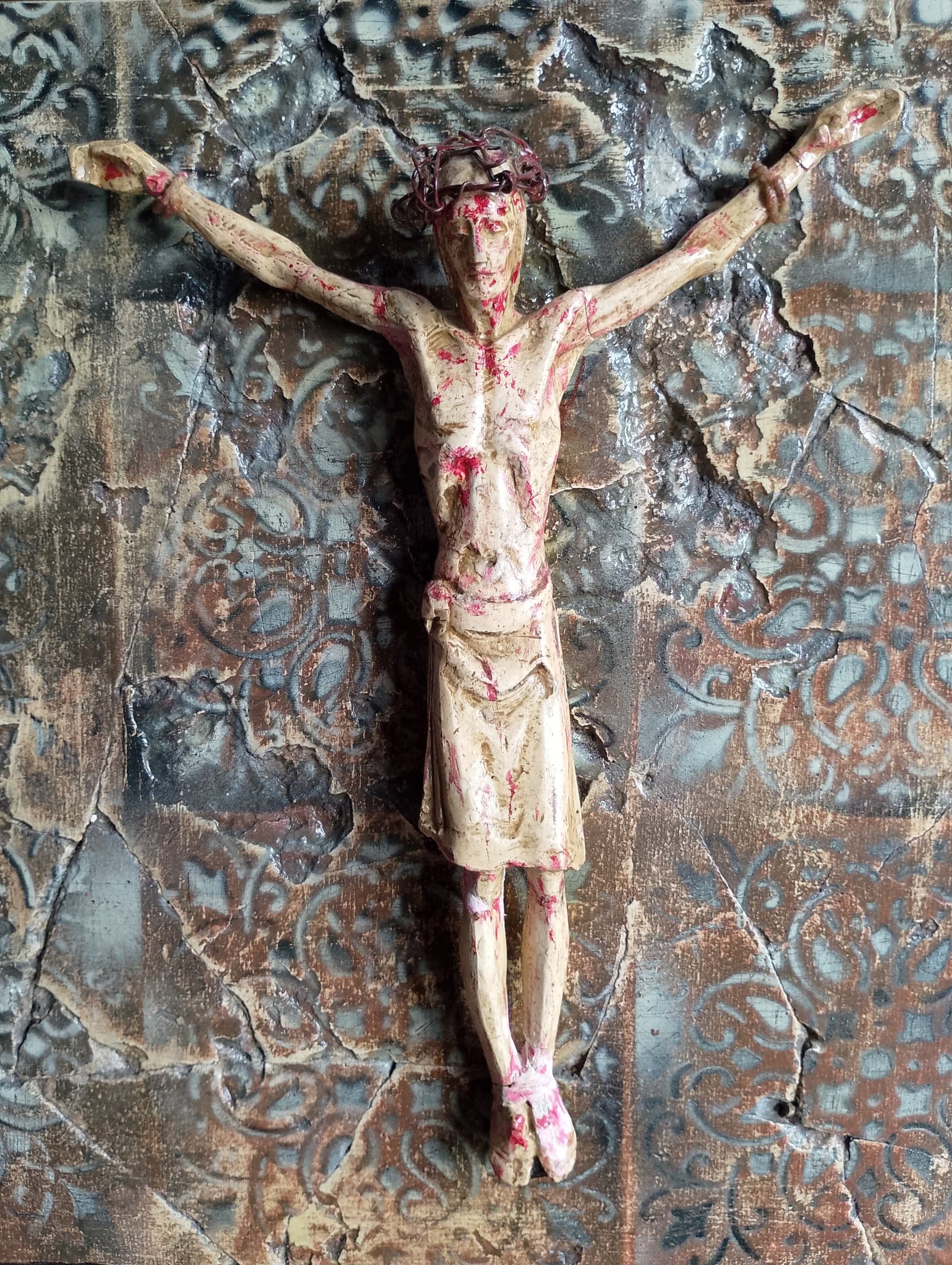 Crocifissione, Gesso tratto con pigmenti naturali, cm42x42, di Basil