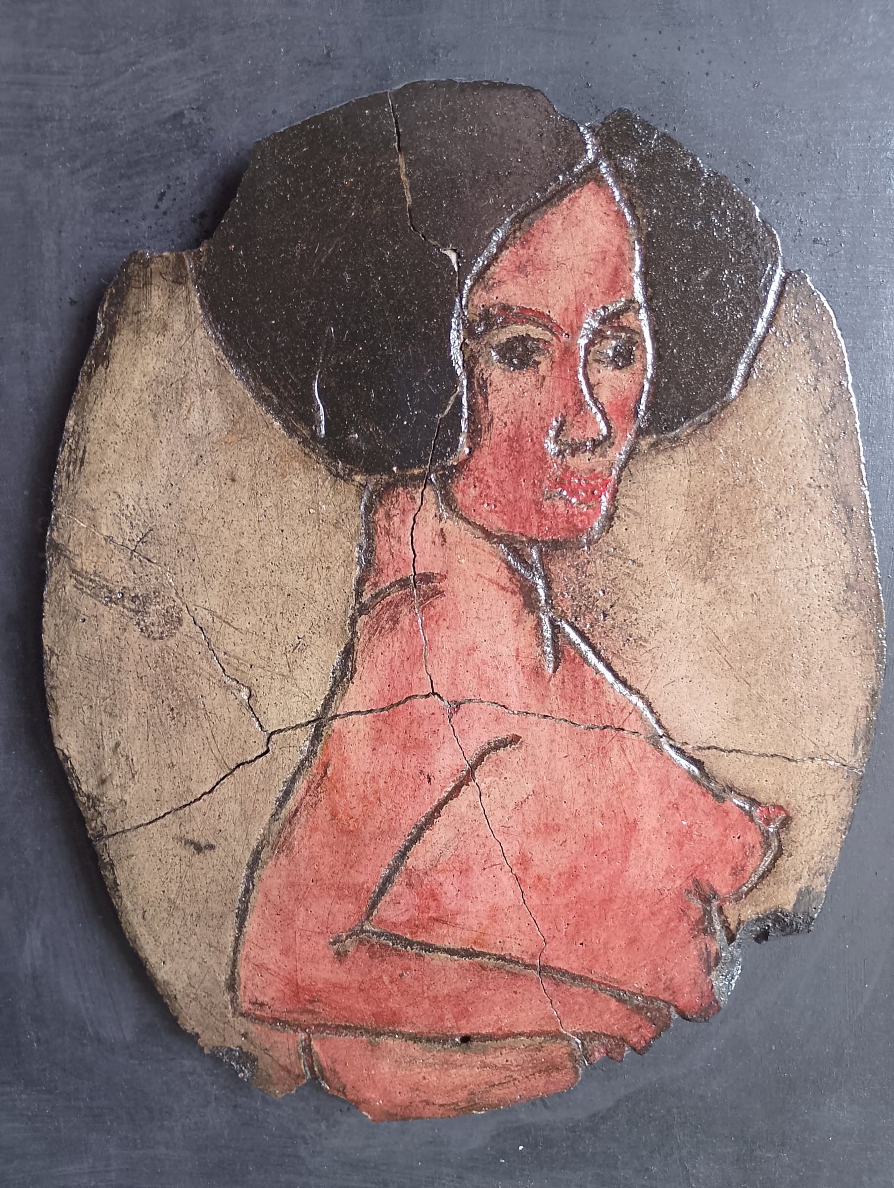 Donna in rosa — Legno cemento pigmenti di Basil