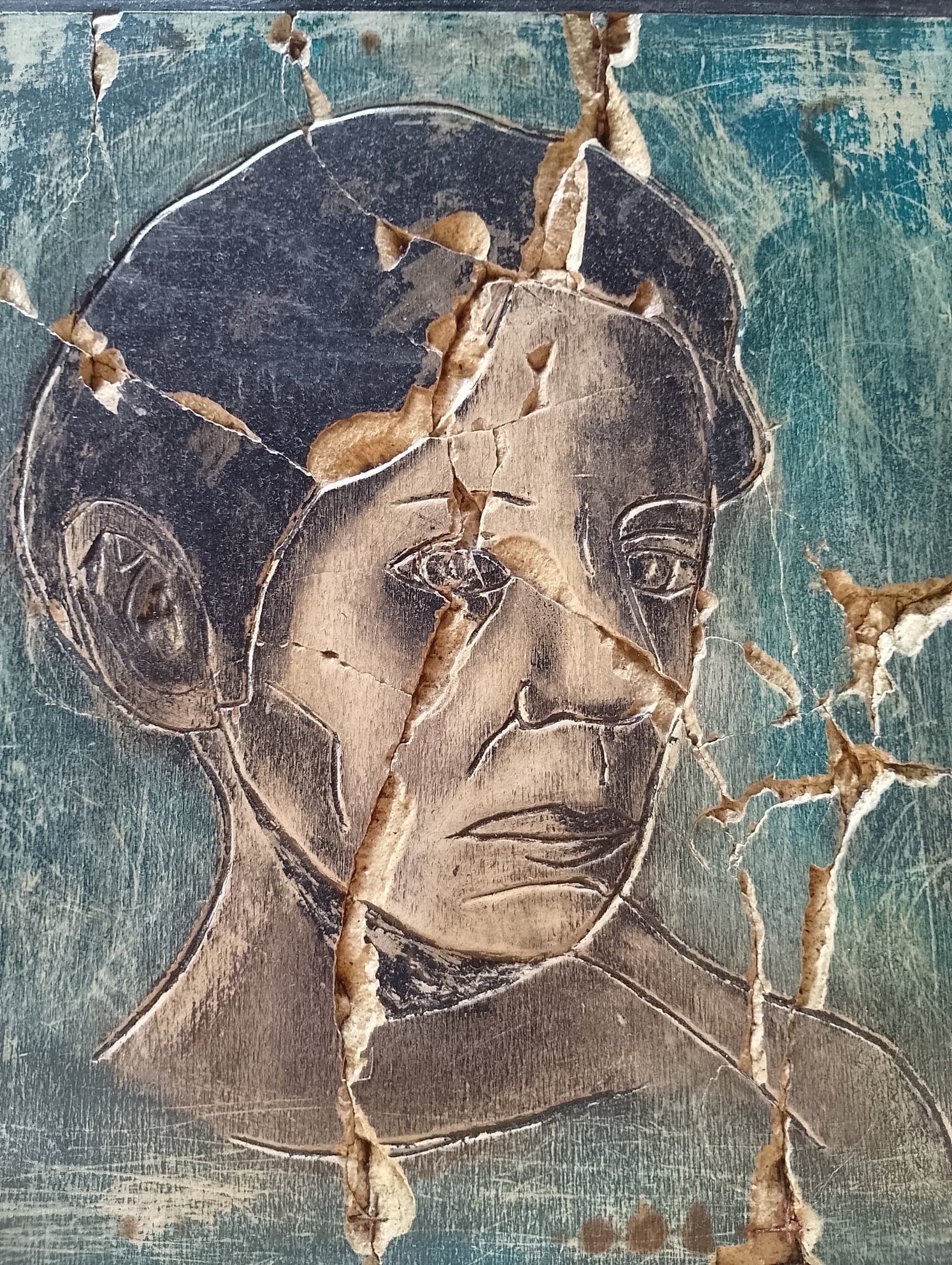 Volto di donna disinvolto, Gesso trattato e pigmenti naturali, cm42x42, di Basil