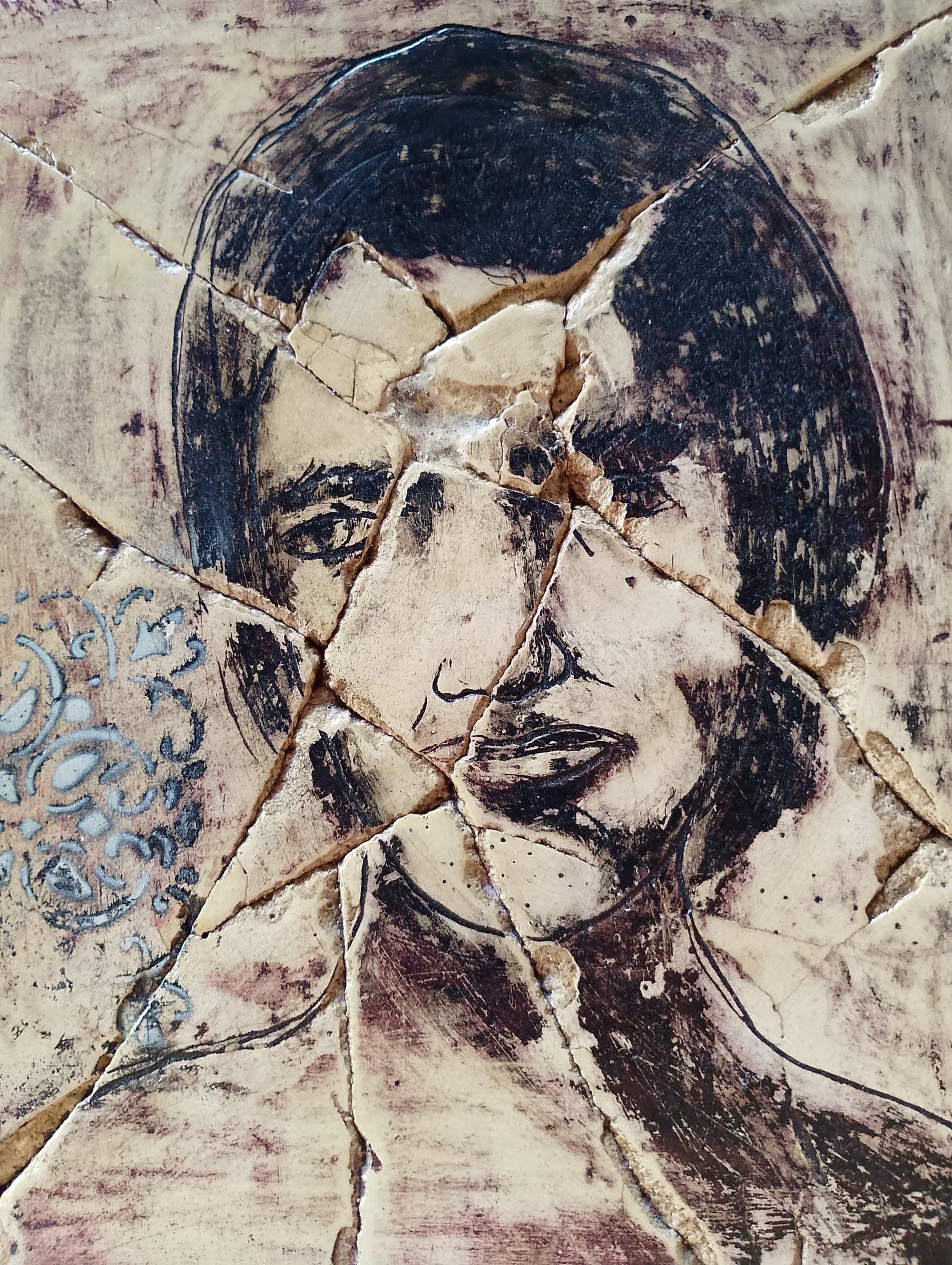 Volto di donna della memoria, Gesso trattato pigmenti naturali, cm42x42, di Basil
