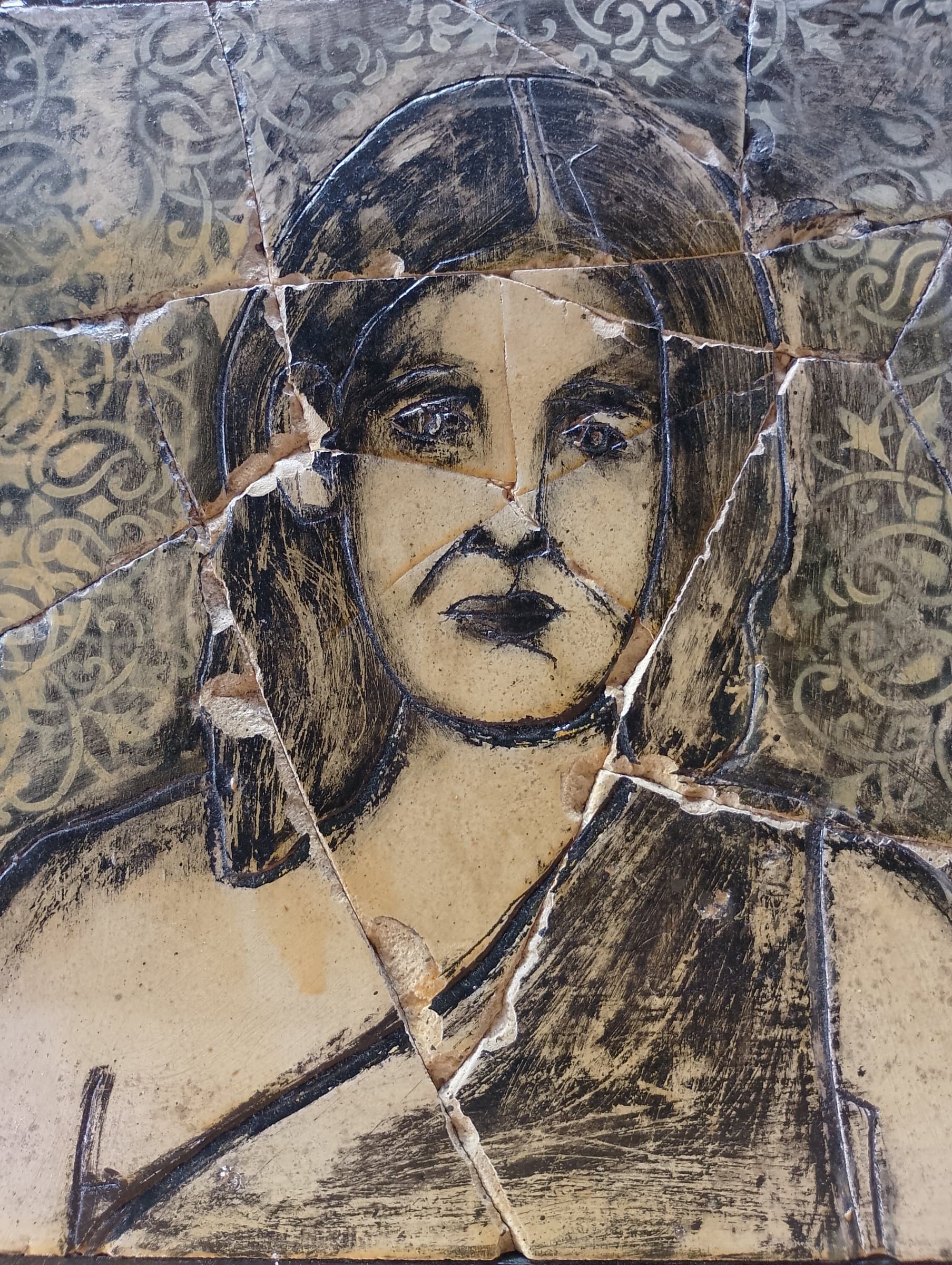 Figura femminile, Gesso trattato e pigmenti naturali sempre trattati, cm42x42, di Basil