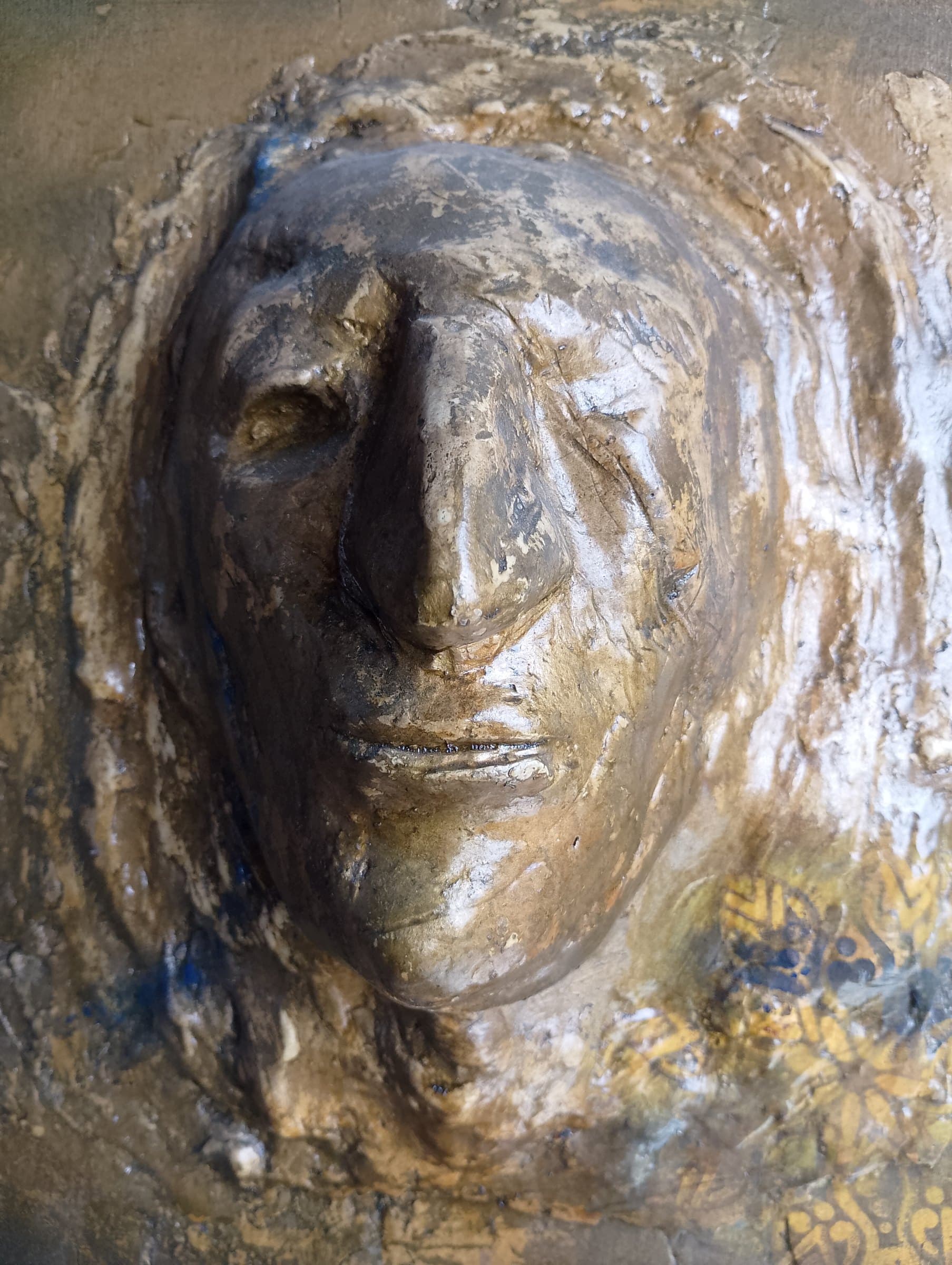 Volto del passato, Gesso trattato e pigmenti naturali /n1, cm42x42 x13, di Basil
